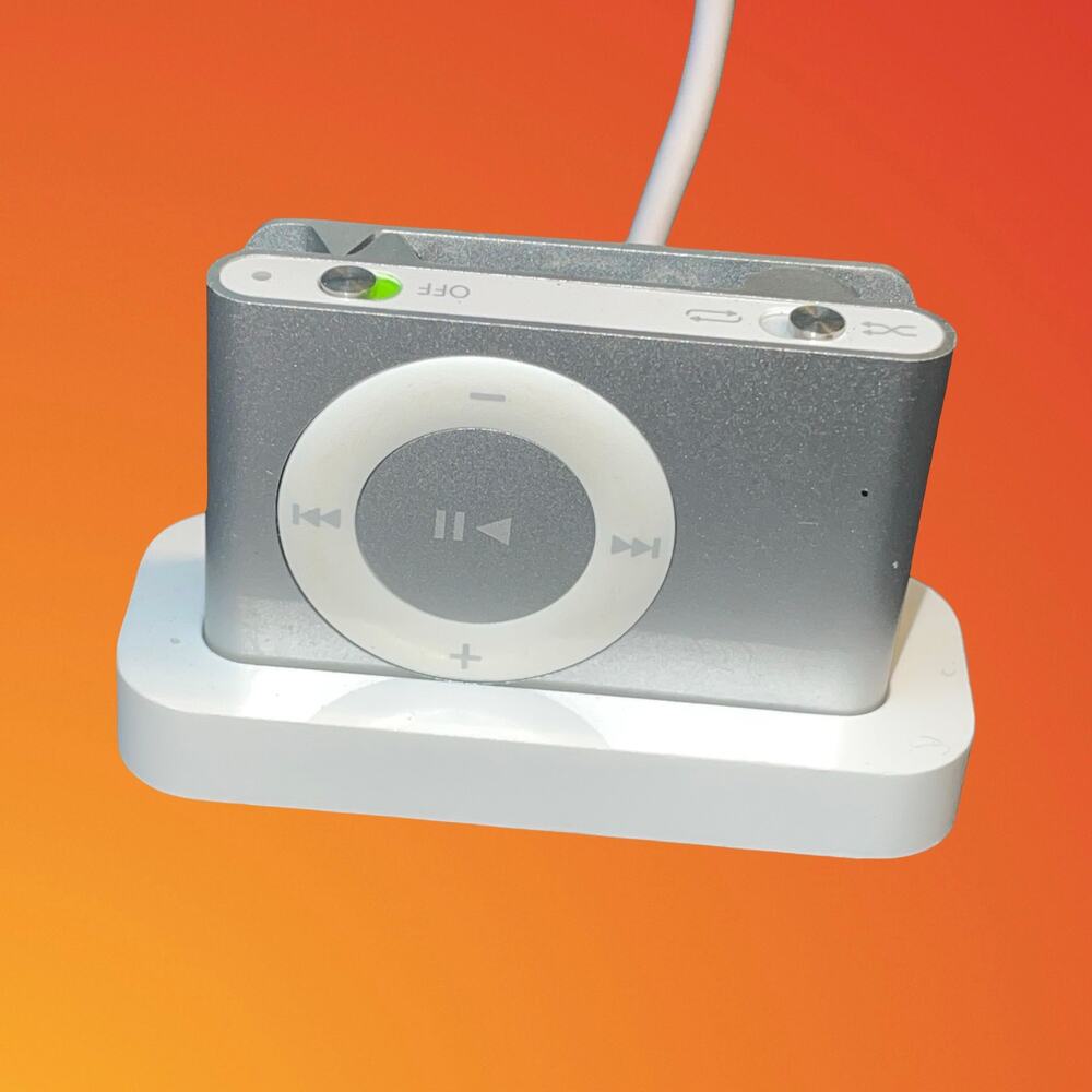 Apple iPod Shuffle 2nd Gen Silver 1GB MP3 Player A1204 Charging Dock OEM Tested